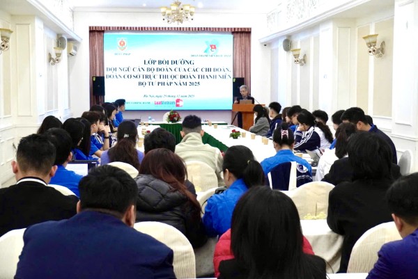 Bồi dưỡng, nâng cao nhận thức chính trị, trang bị kỹ năng, nghiệp vụ công tác Đoàn